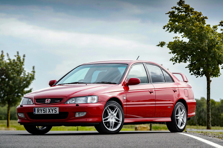 1998年に欧州市場に投入された「アコード タイプR」は、2年後の2000年6月に、「アコード ユーロR」として日本にも導入された。日本では2002年登場の7代目アコードにもユーロRが用意されたが、欧州では設定されず。タイプRを名乗ったアコードは後にも先にも、写真のモデルだけだ。