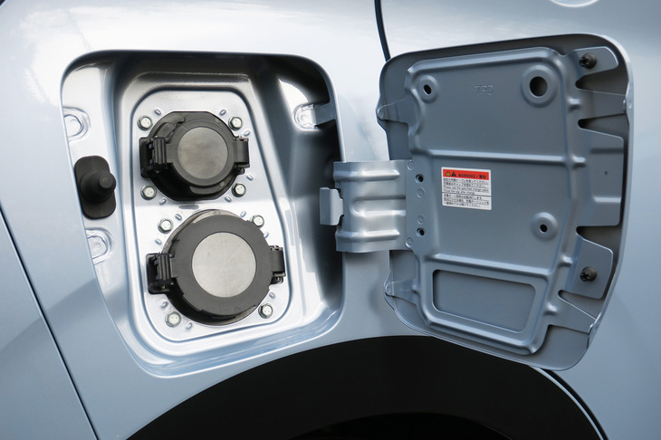 三菱eKクロスEV P（充電口）