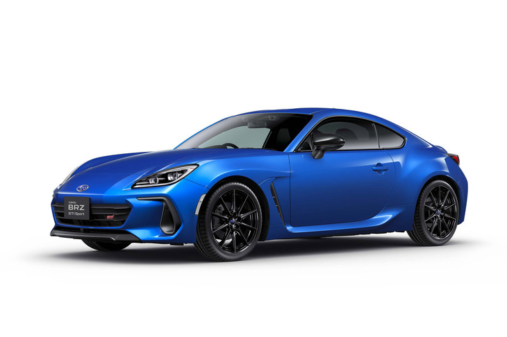 C型の登場に合わせて設定された「BRZ」のトップモデル「STI Sport」は、足まわりの強化もトピックのひとつ。STIチューニングの日立Astemo製SFRDフロントダンパーやSTIチューニングリアダンパー、215/40R18ハイパフォーマンスタイヤ＆18インチアルミホイールなどを採用している。