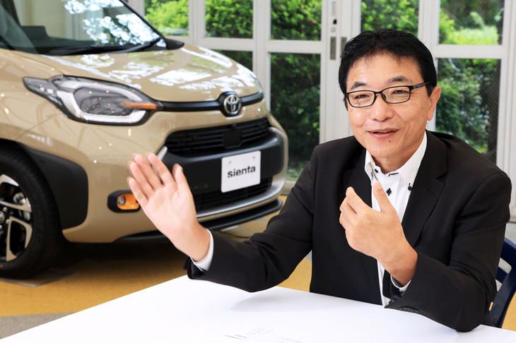 ＜鈴木啓友さんプロフィール＞
	1989年入社。ボデー設計部にて5・6代目「セリカ」や初代「アベンシス」のアッパーボデー設計を担当。製品企画部に転じ、2代目「アバロン」、初代「パッソ」、2代目「イスト」等の製品企画に携わった。その後、主査として初代「ヴィオス／ヤリス」を担当。2017年よりチーフエンジニアとして2代目ヴィオス／ヤリスの製品企画を担い、2代目「アクア」、そして今回の3代目「シエンタ」でも同職に就き、企画・開発の全般を主導した。