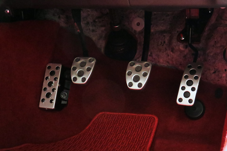 トヨタGR 86（ABCペダル）