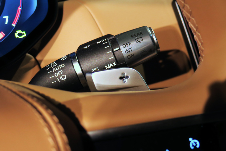 ランドローバー・レンジローバーSV P530（シフトパドル）