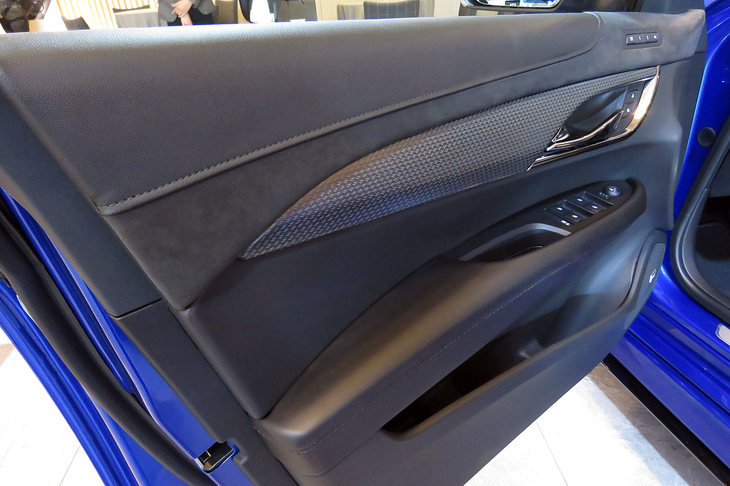 キャデラックATS-Vベクターブルースペシャル（ドアインナーパネル）