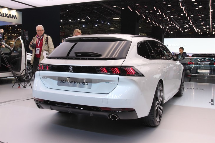 プジョー508SWハイブリッド
