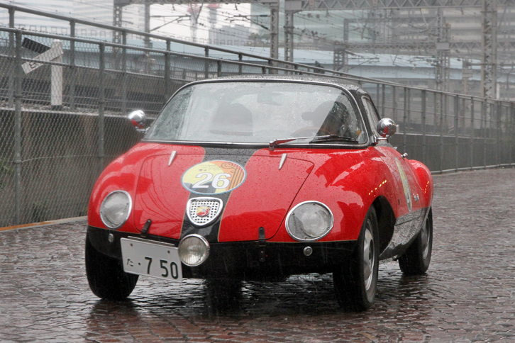 1957年「フィアット・アバルト・ゴッチア」。「フィアット600」をベースとするシャシーに、カロッツェリア・ミケロッティがデザインし、ヴィニャーレが製作したボディーを架装したモデル。