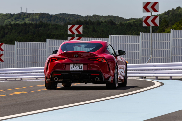 エントリーグレードの「SZ」は最高出力が197psに抑えられているほか、アクティブデフも非装着。ホイールサイズも17インチと”控えめ”だが、それだけに新型「スープラ」のシャシーの素性の良さが最もリニアに感じられるグレードだった。