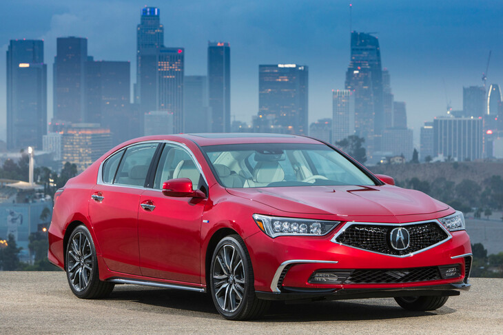 ひと世代前のホンダデザインを象徴するモデルの一台だった「ホンダ・レジェンド」。海外ではアキュラブランドより「RLX」の名で販売されていた。……というか、むしろ「RLXの日本版がレジェンド」といった扱いだった。