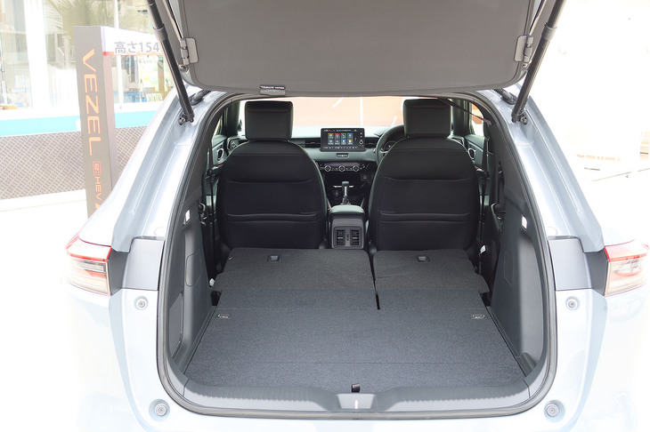 ホンダ・ヴェゼルe：HEV RS（ラゲッジルーム）