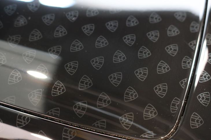 メルセデス・マイバッハS680エディションノーザンライツ（センターコンソールパネル）