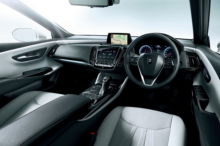 「Simple & Emotion（シンプル アンド エモーション）」をテーマにデザインされたインテリア。ダッシュボードに備わる2枚のディスプレイが目を引く。