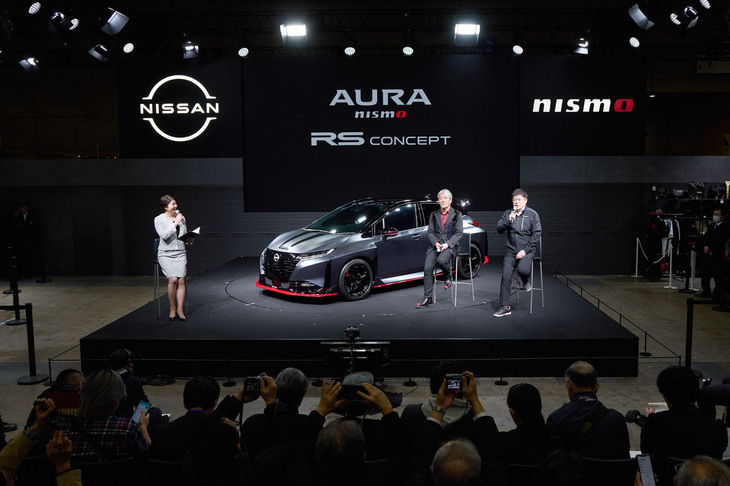 「日産オーラNISMO RSコンセプト」発表イベントの様子。