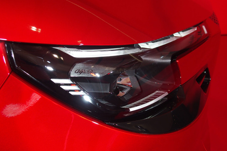 アルファ・ロメオ・ジュニア（ヘッドランプ）