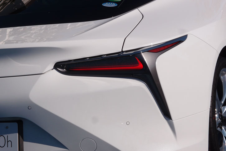 レクサスLC500h（リアコンビランプ）