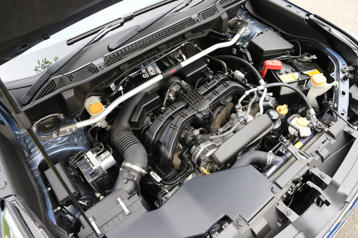 「フレキシブルタワーバー」が装着された「フォレスター」のエンジンルーム。