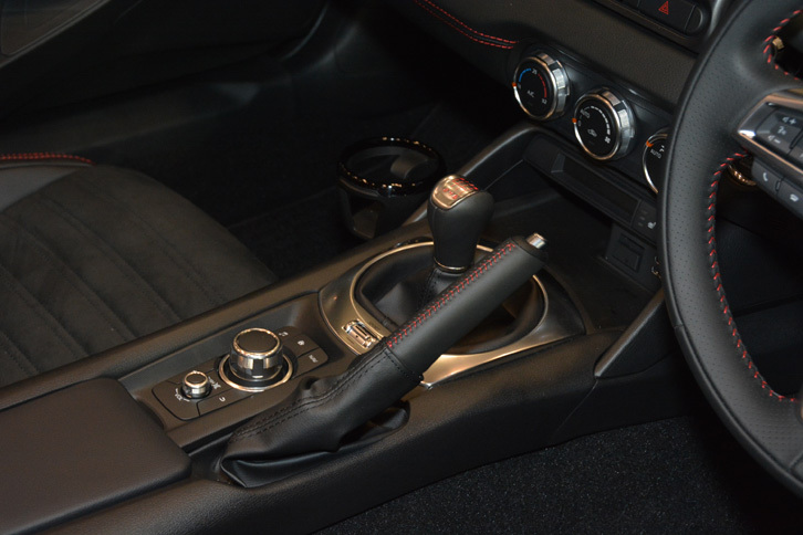 アバルト124スパイダー