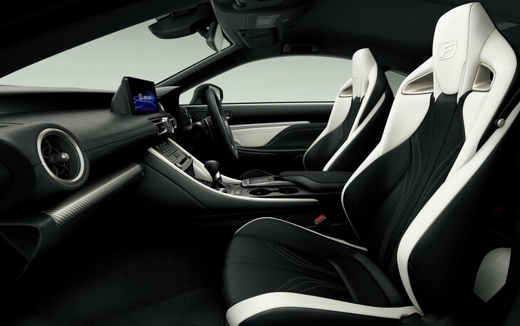 「RC F」のインテリア。