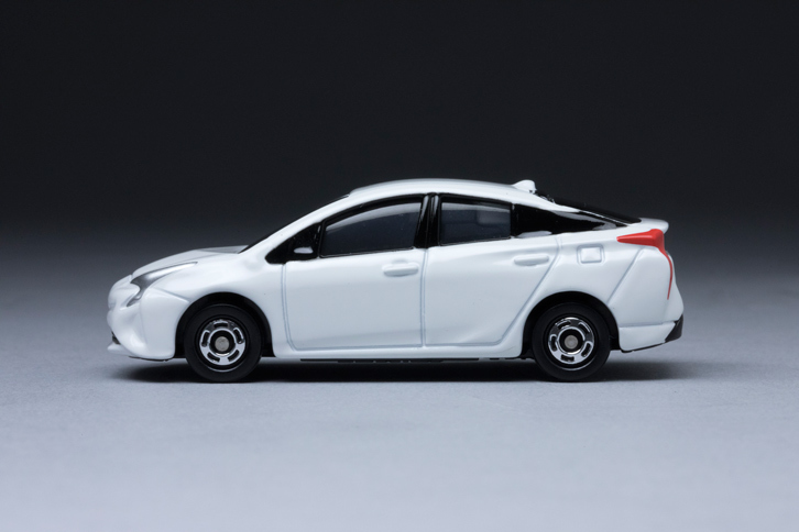 新開発のプラットフォームの採用は、軽量化やボディー剛性の向上に加え、低重心化にも寄与。従来と同等の室内空間を確保しつつ、車高は2cm低められた。