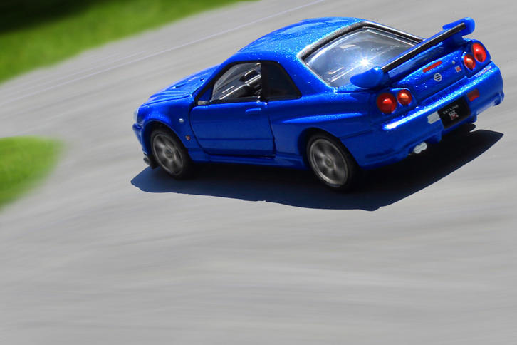 デビューからわずか2年半で姿を消したR34型「GT-R」だが、「最後の『スカイラインGT-R』」「最後の直6 GT-R」として、今日でも根強い人気を誇っている。（写真＝荒川正幸）