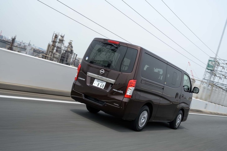 緊急自動ブレーキ「インテリジェントエマージェンシーブレーキ」が全車標準装備に。ミリ波レーダーとカメラのフュージョン方式で検知するため天候や明るさに左右されにくい。