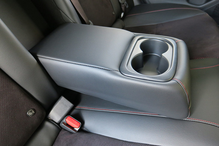 ホンダ・シビックEX（リアセンターアームレスト）