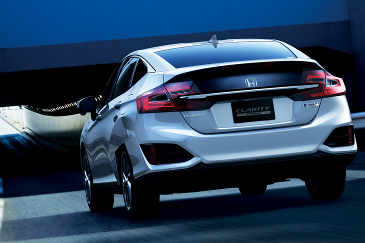 WLTCモードで101.0kmというEV走行距離に、160km/hというEV最高速。電動車としての「クラリティPHEV」の性能には目を見張るものがある。