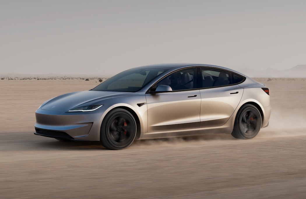 最終値下【新品・未使用】テスラ　デキャンタ Amazon.co.jp: Tesla テキーラ デキャンタ ボトル&スタンド 限定版