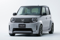 2026年内に市販化される予定のEV「スーパーONE プロトタイプ」だが、その「Hマーク」はご覧のとおり。同車は、ホンダが言うところの「次世代EV」には含まれない車種のようだ。