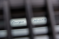 「GTS」モデルに搭載される3リッター水平対向6気筒ツインターボエンジンは、450psの最高出力と550Nmの最大トルクを発生する。