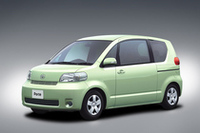 「トヨタ・ポルテ」をマイナーチェンジ