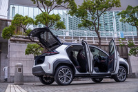 「ヤリス クロス」のボディーサイズは全長×全幅×全高＝4180×1765×1560mm、ホイールベースは2560mm。写真は「ハイブリッドZ」（FF車）グレードで、車重は1190kgとなっている。