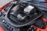 フロントに縦置きされる3リッター直6ツインターボエンジン。スタンダードな「M3」や「M4」を19ps上回る、最高出力450psを発生する。