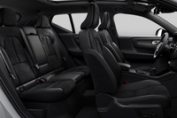 標準モデルとなった「XC40アルティメットB4 AWDダークエディション」のインテリア。