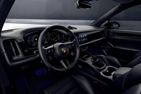 「カイエンS Eハイブリッド クーペ ブラックエディション」のインテリア。