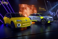 今後のEV開発を象徴する2台のプロトタイプ。左が「5（サンク）」で、右が「メガーヌE-Techエレクトリック」。