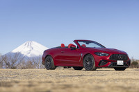 国内では2024年11月22日に発売された「メルセデスAMG CLE53 4MATIC＋カブリオレ」。車両本体価格の1400万円は「クーペ」よりも95万円高価だ。
