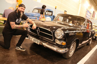 2017年のエッセン・テヒノクラシカで。往年のドイツ車ボルクヴァルトのレストア業を営む男性。腕を見せてもらうと……？