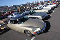 「JCCAクラシックカーフェスティバル ニューイヤーミーティング」の会場から