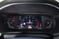 メーターパネルは7インチのフル液晶タイプ。運転支援システムの動作状況も表示される。