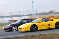 中古フェラーリ専門店コーナーストーンズのエノテンこと榎本 修代表は、13年前に997前期型の「911カレラ」（ティプトロニックS）に乗っており、かつて私の「F355」と筑波サーキット コース1000でガチ対決を行った。（写真＝池之平昌信）