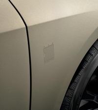 フロントフェンダー部の“50 Million Edition”専用ロゴデカール。