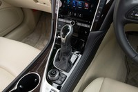 トランスミッションは7段のトルコン式AT。マニュアル変速も可能だが、シフトパドルは備わっていない。