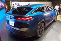 ライオンのかぎ爪をイメージした3本のラインが目を引くリアコンビランプ。「GT」グレードには立体的な光を放つ3Dタイプのデザインが用いられている。