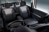 コルシカ島の風景をイメージした「ルノー・カングー」の特別仕様車「ペイザージュ」発売の画像