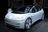 近年におけるドイツメーカーの“電動化アピール”は、技術の進化や市場動向を鑑みたものではなく、ZEV規制を推し進める各国政府へのアピールや、ブランディングを意識したものだった。