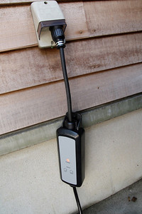 第417回：コレは新手のケータイか電気の馬車か？　わが家にEVがやってきた Yah! Yah! Yah!の画像