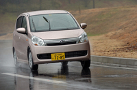 【スペック】
	ミラカスタムX：全長×全幅×全高＝3395×1475×1530mm／ホイールベース＝2490mm／車重＝810kg／駆動方式＝FF／0.66リッター直3DOHC12バルブ（58ps/7200rpm、6.6kgm/4000rpm）／価格＝120万7500円（テスト車＝140万1750円／アジャスタブルパック=1万5750円／アドバンスドオペレーションパック=2万1000円／セーフティパック=15万7500円）