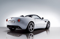 アルファ・ロメオ8Cスパイダーが日本上陸の画像