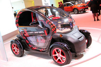 「トゥイジー」のブランドアンバサダーを務めるキャシー＆デイヴィド・ゲッタ（イベントプロデューサー／人気DJ）のスペシャル仕様。