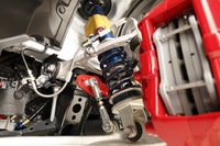 ダンパーは伸び側と縮み側を個別に調整可能。フロントのスタビライザーも調整式。