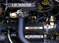 型式名B6と呼ばれる直4DOHC16バルブ1597ccエンジンは、ボア×ストローク＝78.0× 83.6mmというロングストローク型。最高出力110ps/6500rpm、最大トルク13.5kgm/4500rpmを発生する。現在も基本的に同じエンジンがマツダ・ロードスターに搭載されている。